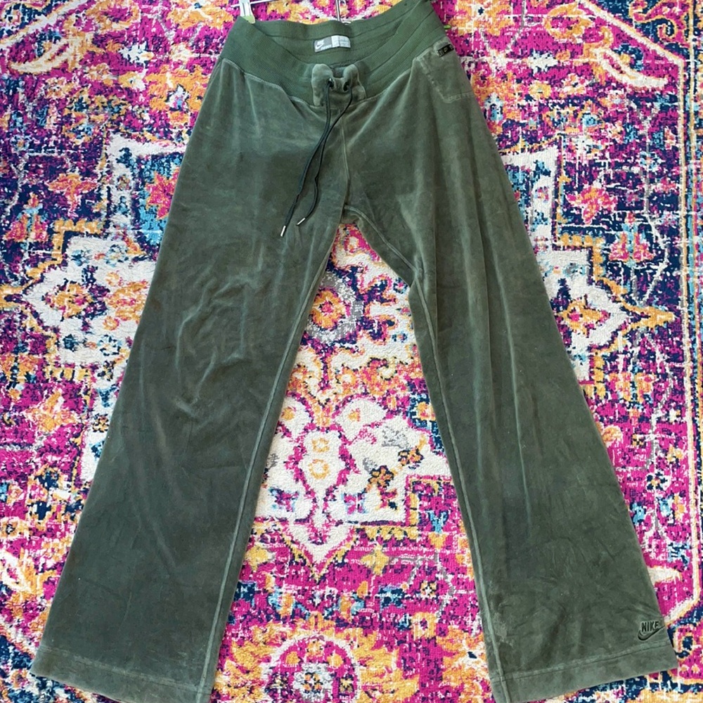 Cozy & Cute Velvet Navy Green Nike Pants 💚💚